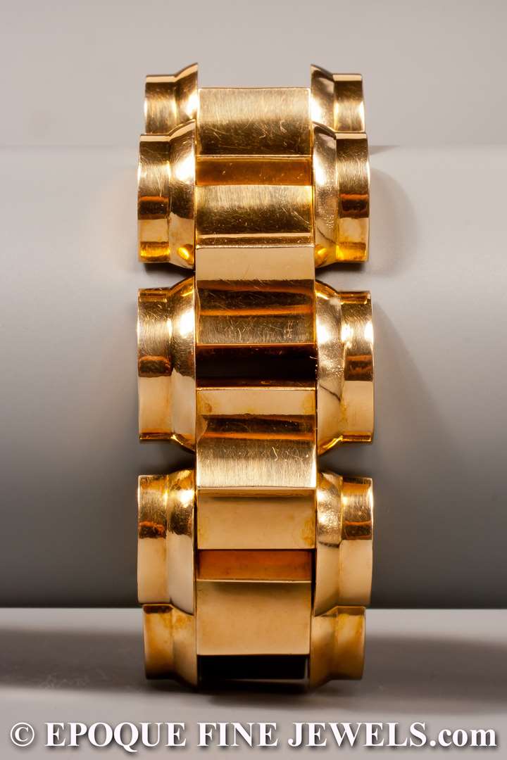 A stylish Retro gold tank bracelet,